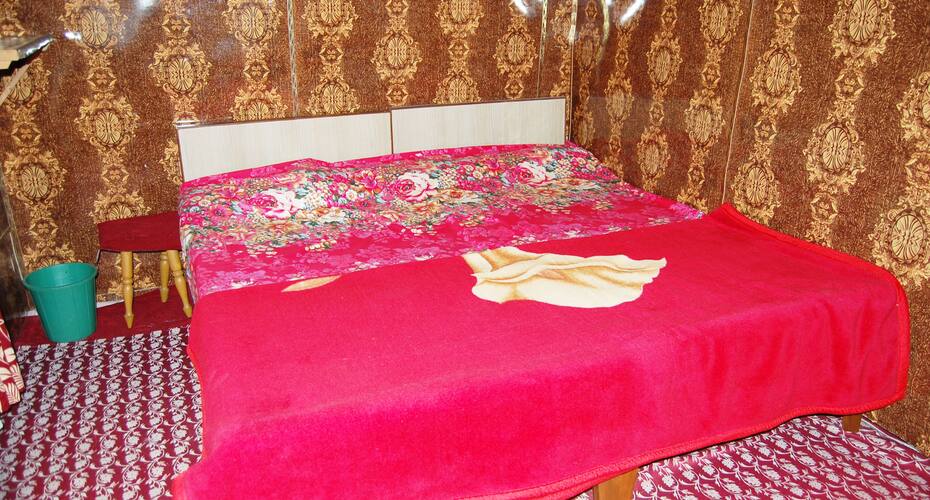 Kings Ring Houseboat, Srinagar 5